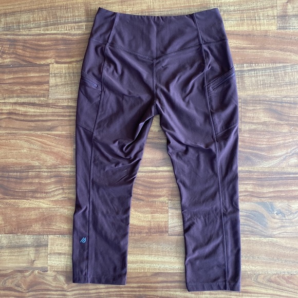 Eddie Bauer Cropped Legging - Picture 2 of 2